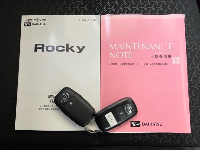 ロッキープレミアムドラレコ・パノラマモニター・プッシュボタンスタート・ステアリングスイッチ・オートエアコン・キーフリー・コーナーセンサー・アルミホイール・シートヒーター・パワーウィンドウ（佐賀県）の中古車