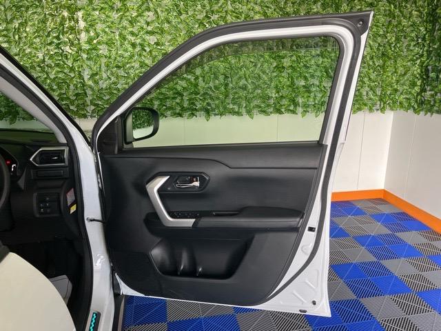 ロッキープレミアムドラレコ・パノラマモニター・プッシュボタンスタート・ステアリングスイッチ・オートエアコン・キーフリー・コーナーセンサー・アルミホイール・シートヒーター・パワーウィンドウ（佐賀県）の中古車