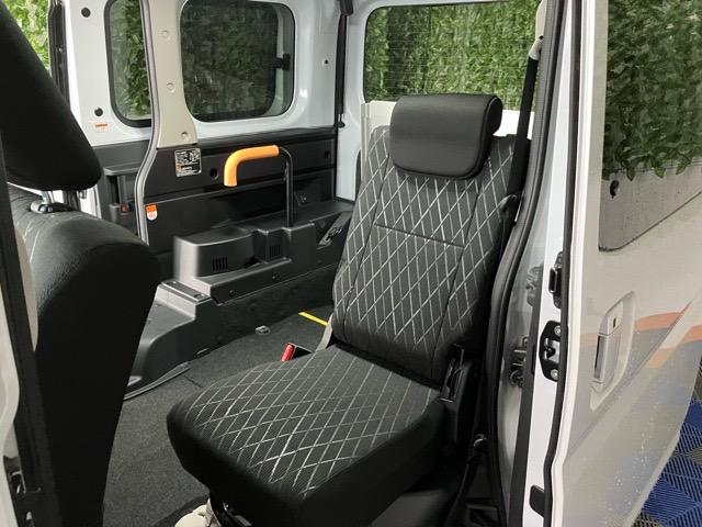 ハイゼットカーゴアトレースローパー福祉車両・電動ウインチ・２ＷＤ・ＣＶＴ車・衝突回避・両側電動スライドドア・プッシュボタンスタート・エコアイドル・コーナーセンサー・オートエアコン・キーフリーシステム・パワーウィンドウ（佐賀県）の中古車