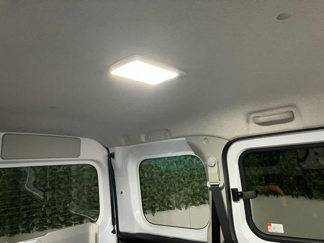 ハイゼットカーゴアトレースローパー福祉車両・電動ウインチ・２ＷＤ・ＣＶＴ車・衝突回避・両側電動スライドドア・プッシュボタンスタート・エコアイドル・コーナーセンサー・オートエアコン・キーフリーシステム・パワーウィンドウ（佐賀県）の中古車