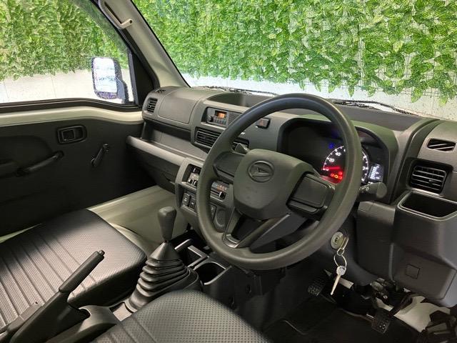 ハイゼットトラックスタンダード４ＷＤ・ＭＴ車・衝突回避・ＡＭ／ＦＭラジオ・コーナーセンサー・エコアイドル・エアコン（佐賀県）の中古車