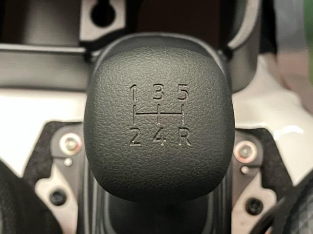 ハイゼットトラックスタンダード４ＷＤ・ＭＴ車・衝突回避・ＡＭ／ＦＭラジオ・コーナーセンサー・エコアイドル・エアコン（佐賀県）の中古車