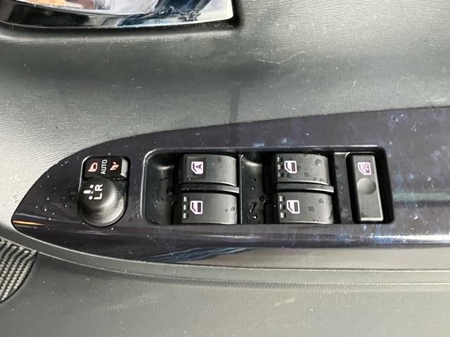 タントカスタムＸ　トップエディションＶＳ　ＳＡIIIアウトレット車・両側電動スライドドア・プッシュボタンスタート・ステアリングスイッチ・オートエアコン・キーフリー・アルミホイール・ベンチシート・パワーウィンドウ（佐賀県）の中古車