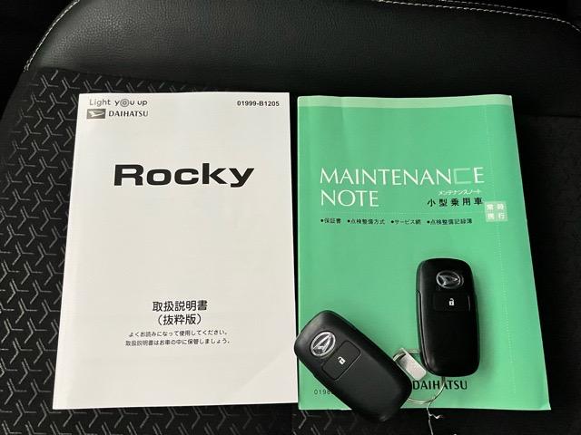 ロッキープレミアムＧ　ＨＥＶアウトレット車・ドラレコ・パノラマモニター・プッシュボタンスタート・ステアリングスイッチ・オートエアコン・キーフリー・アルミホイール・コーナーセンサー・シートヒーター・パワーウィンドウ（佐賀県）の中古車