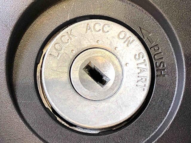 ハイゼットカーゴＤＸ４ＷＤ　ＡＭ／ＦＭラジオ　　マニュアルエアコン　パワーステアリング　パワードアロック　キーレスエントリー　衝突被害軽減システム　横滑り防止機能　アイドリングストップ　オートライト　ＡＢＳ（長野県）の中古車