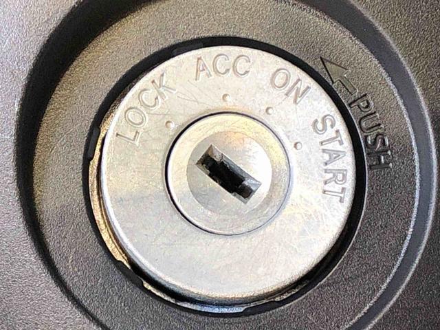ハイゼットカーゴＤＸ４ＷＤ　ＡＭ／ＦＭラジオ　　マニュアルエアコン　パワーステアリング　パワードアロック　キーレスエントリー　衝突被害軽減システム　横滑り防止機能　アイドリングストップ　オートライト　ＡＢＳ（長野県）の中古車