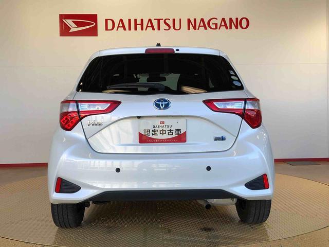 ヴィッツハイブリッドＵ２ＷＤ　衝突被害軽減システム　横滑り防止機能　シートヒーター　オートライト　プッシュスタート　スマートキー　オートエアコン　パワステ　パワーウインドウ　電動格納ドアミラー　ＡＢＳ（長野県）の中古車