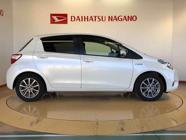 ヴィッツハイブリッドＵ２ＷＤ　衝突被害軽減システム　横滑り防止機能　シートヒーター　オートライト　プッシュスタート　スマートキー　オートエアコン　パワステ　パワーウインドウ　電動格納ドアミラー　ＡＢＳ（長野県）の中古車