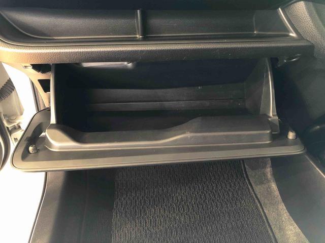 ヴィッツハイブリッドＵ２ＷＤ　衝突被害軽減システム　横滑り防止機能　シートヒーター　オートライト　プッシュスタート　スマートキー　オートエアコン　パワステ　パワーウインドウ　電動格納ドアミラー　ＡＢＳ（長野県）の中古車