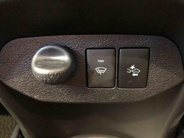 ヴィッツハイブリッドＵ２ＷＤ　衝突被害軽減システム　横滑り防止機能　シートヒーター　オートライト　プッシュスタート　スマートキー　オートエアコン　パワステ　パワーウインドウ　電動格納ドアミラー　ＡＢＳ（長野県）の中古車