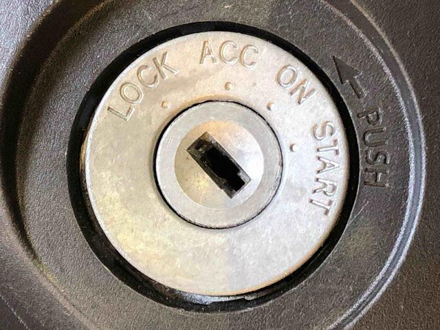 ハイゼットトラックスタンダード　農用スペシャル４ＷＤ　マニュアルエアコン　パワステ　オートライト　作業灯　リヤ４枚リーフスプリング　ラジオデッキ　衝突被害軽減システム　横滑り防止機能　アイドリングストップ　ＡＢＳ（長野県）の中古車