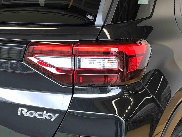 ロッキープレミアムＧ　ＨＥＶ２ＷＤ　クルーズコントロール　衝突被害軽減システム　横滑り防止機能　シートヒーター　オートライト　オートエアコン　プッシュスタート　スマートキー　電動格納ドアミラー　ＡＢＳ（長野県）の中古車