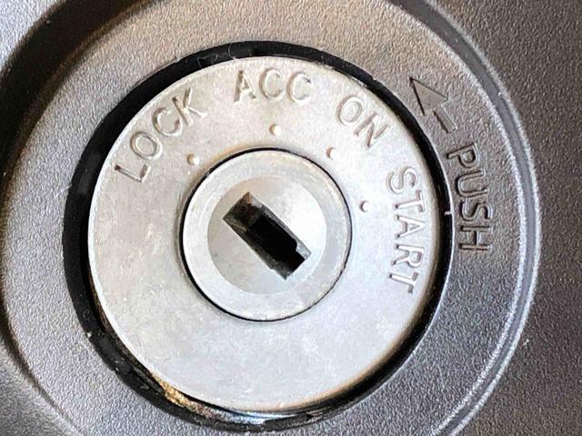 ハイゼットトラックスタンダード４ＷＤ　マニュアルエアコン　パワステ　タイミングチェーン　ラジオデッキ　手動ドアミラー　手動ウィンドウ　衝突被害軽減システム　横滑り防止機能　アイドリングストップ　ＡＢＳ（長野県）の中古車