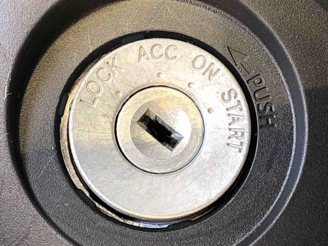 ハイゼットカーゴＤＸ４ＷＤ　ＡＭ／ＦＭラジオ　　マニュアルエアコン　パワーステアリング　パワードアロック　キーレスエントリー　衝突被害軽減システム　横滑り防止機能　アイドリングストップ　オートライト　ＡＢＳ（長野県）の中古車