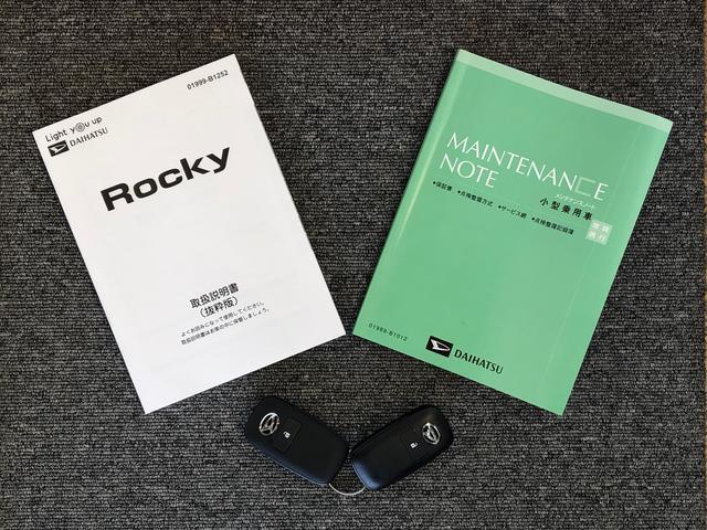ロッキープレミアムＧ　ＨＥＶ２ＷＤ　クルーズコントロール　衝突被害軽減システム　横滑り防止機能　シートヒーター　オートライト　オートエアコン　プッシュスタート　スマートキー　アイドリングストップ　電動格納ドアミラー　ＡＢＳ（長野県）の中古車