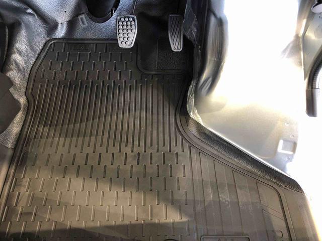 ハイゼットカーゴＤＸ４ＷＤ　ＡＭ／ＦＭラジオ　　マニュアルエアコン　パワーステアリング　パワードアロック　キーレスエントリー　衝突被害軽減システム　横滑り防止機能　アイドリングストップ　オートライト　ＡＢＳ（長野県）の中古車