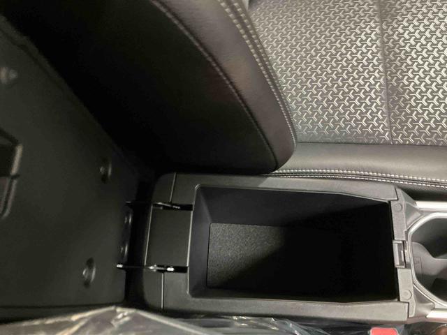 ロッキープレミアムＧ　ＨＥＶ／ハイブリッド／１２００ｃｃ／５人乗りナビ　バックモニター　ドライブレコーダー　プッシュボタンスタート　電動パーキングブレーキ　キーフリー　オートエアコン　アクティブマルチインフォメーションメーター　ＬＥＤ　シーケンシャル　リヤフォグ（三重県）の中古車