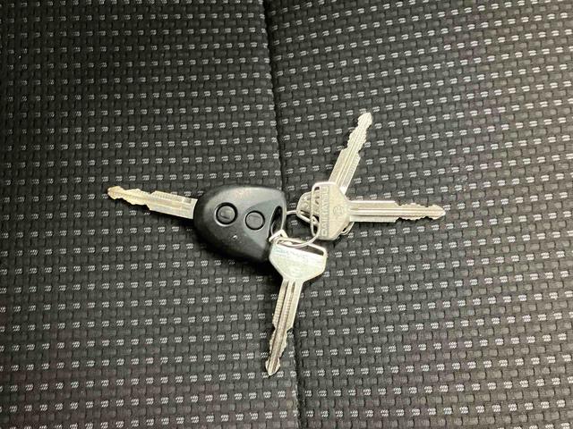 ハイゼットカーゴデラックスＳＡIII／４ＷＤスマートアシスト　コーナーセンサー　オートハイビーム　パワステ　前席パワーウィンドウ　ＡＭ／ＦＭラジオ　マニュアルエアコン　キーレスエントリー（三重県）の中古車