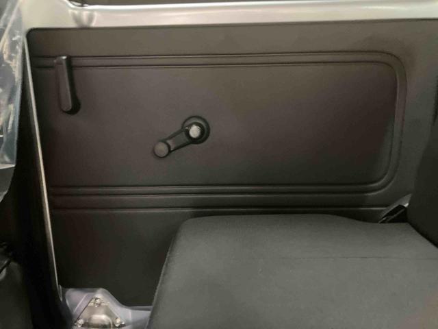 ハイゼットカーゴデラックスＳＡIII／４ＷＤスマートアシスト　コーナーセンサー　オートハイビーム　パワステ　前席パワーウィンドウ　ＡＭ／ＦＭラジオ　マニュアルエアコン　キーレスエントリー（三重県）の中古車