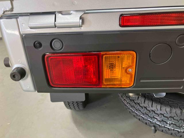 ハイゼットトラックスタンダード/4WD/CVTAM/FMラジオ マニュアルエアコン パワステ ABS スマートアシスト フロアマット オートライト 三方開 荷台マット 4WD CVT(三重県)の中古車