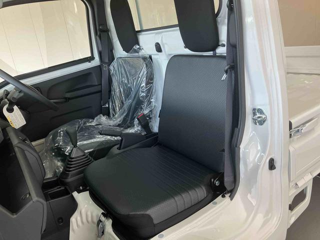 ハイゼットトラックスタンダード／４ＷＤ／５ＭＴ４ＷＤ　５ＭＴ　ＡＭ／ＦＭラジオ　マニュアルエアコン　スマートアシスト　アイドリングストップ　オートライト（三重県）の中古車