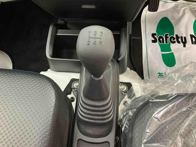 ハイゼットトラックスタンダード／４ＷＤ／５ＭＴ４ＷＤ　５ＭＴ　ＡＭ／ＦＭラジオ　マニュアルエアコン　スマートアシスト　アイドリングストップ　オートライト（三重県）の中古車