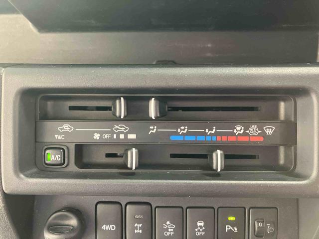 ハイゼットトラックＥＸＴ／４ＷＤ／５ＭＴ／ＣＤ／キーレス４ＷＤ　５ＭＴ　ゲートプロテクター　純正ＣＤチューナーデッキ　マニュアルエアコン　キーレスエントリー　スマートアシスト　パワーウィンドウ　スーパーデフロック　Ｈｉ−Ｌｏモード切替機構　作業灯　三方開（三重県）の中古車