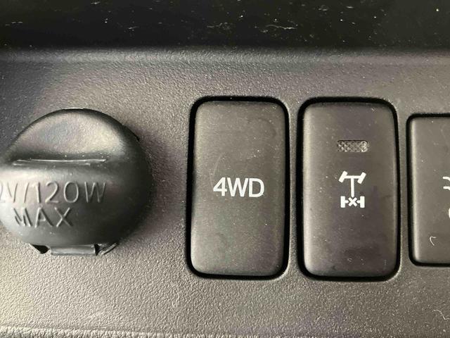 ハイゼットトラックＥＸＴ／４ＷＤ／５ＭＴ／ＣＤ／キーレス４ＷＤ　５ＭＴ　ゲートプロテクター　純正ＣＤチューナーデッキ　マニュアルエアコン　キーレスエントリー　スマートアシスト　パワーウィンドウ　スーパーデフロック　Ｈｉ−Ｌｏモード切替機構　作業灯　三方開（三重県）の中古車