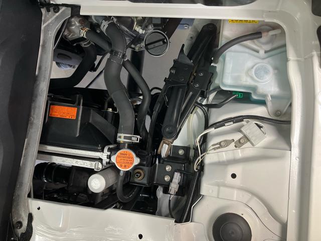 ハイゼットトラックＥＸＴ／４ＷＤ／５ＭＴ／ＣＤ／キーレス４ＷＤ　５ＭＴ　ゲートプロテクター　純正ＣＤチューナーデッキ　マニュアルエアコン　キーレスエントリー　スマートアシスト　パワーウィンドウ　スーパーデフロック　Ｈｉ−Ｌｏモード切替機構　作業灯　三方開（三重県）の中古車
