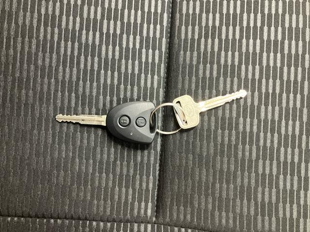 ハイゼットカーゴＤＸ／ＡＭ／ＦＭラジオ／キーレス／前席パワーウィンドウＡＭ／ＦＭラジオ　マニュアルエアコン　キーレスエントリー　スマートアシスト　前席パワーウィンドウ（三重県）の中古車