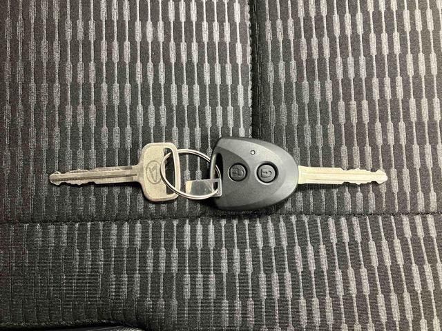 ハイゼットカーゴＤＸ／ＡＭ／ＦＭラジオ／キーレス／パワーウィンドウ前席ＡＭ／ＦＭラジオ　マニュアルエアコン　キーレスエントリー　スマートアシスト　前席パワーウィンドウ（三重県）の中古車