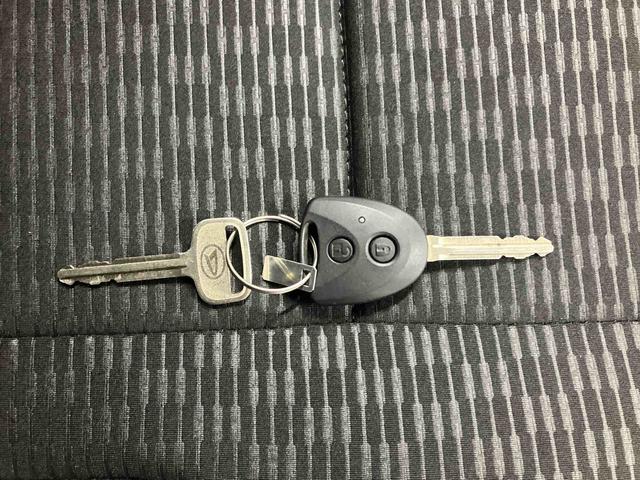 ハイゼットカーゴDX/マニュアルエアコン/キーレス/パワーウィンドウAM/FMラジオ マニュアルエアコン スマートアシスト キーレスエントリー パワーウィンドウ スクエアボディ 水平格納式リヤシート オーバーヘッドシェルフ ハイルーフ(三重県)の中古車