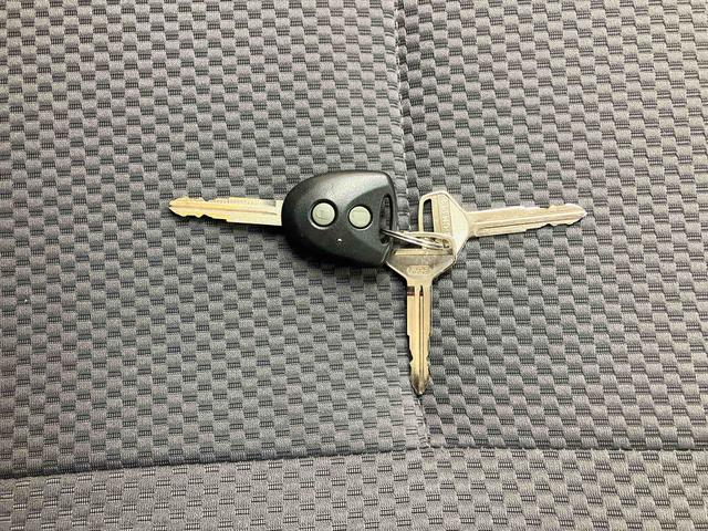 ハイゼットトラックジャンボＳＡIIIｔ／４ＷＤ／４ＡＴ／ＣＤ／キーレス／作業灯４ＷＤ　４ＡＴ　ＣＤ　マニュアルエアコン　キーレスエントリー　パワステ　パワーウィンドウ　ゲートプロテクター　荷台マット　テールゲートチェーン　アルミホイール　バイザー　ハイルーフ　作業灯（三重県）の中古車