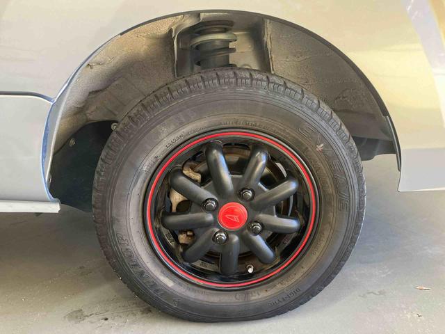 ハイゼットトラックジャンボＳＡIIIｔ／４ＷＤ／４ＡＴ／ＣＤ／キーレス／作業灯４ＷＤ　４ＡＴ　ＣＤ　マニュアルエアコン　キーレスエントリー　パワステ　パワーウィンドウ　ゲートプロテクター　荷台マット　テールゲートチェーン　アルミホイール　バイザー　ハイルーフ　作業灯（三重県）の中古車