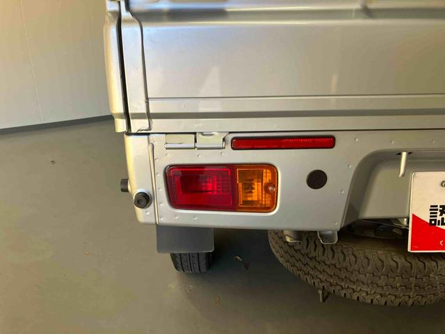 ハイゼットトラックジャンボＳＡIIIｔ／４ＷＤ／４ＡＴ／ＣＤ／キーレス／作業灯４ＷＤ　４ＡＴ　ＣＤ　マニュアルエアコン　キーレスエントリー　パワステ　パワーウィンドウ　ゲートプロテクター　荷台マット　テールゲートチェーン　アルミホイール　バイザー　ハイルーフ　作業灯（三重県）の中古車