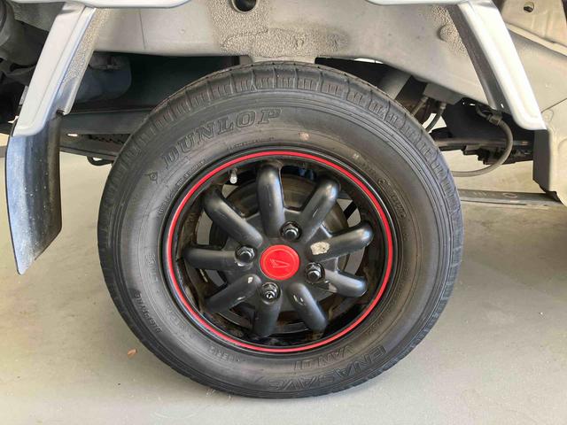 ハイゼットトラックジャンボＳＡIIIｔ／４ＷＤ／４ＡＴ／ＣＤ／キーレス／作業灯４ＷＤ　４ＡＴ　ＣＤ　マニュアルエアコン　キーレスエントリー　パワステ　パワーウィンドウ　ゲートプロテクター　荷台マット　テールゲートチェーン　アルミホイール　バイザー　ハイルーフ　作業灯（三重県）の中古車