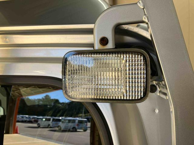 ハイゼットトラックジャンボＳＡIIIｔ／４ＷＤ／４ＡＴ／ＣＤ／キーレス／作業灯４ＷＤ　４ＡＴ　ＣＤ　マニュアルエアコン　キーレスエントリー　パワステ　パワーウィンドウ　ゲートプロテクター　荷台マット　テールゲートチェーン　アルミホイール　バイザー　ハイルーフ　作業灯（三重県）の中古車