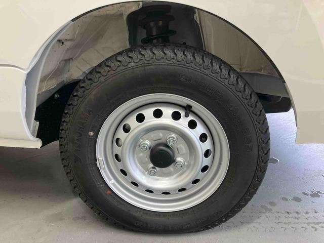 ハイゼットトラックジャンボスタンダード／４ＷＤ／ＣＶＴ／ハイルーフ電子制御式４ＷＤ　ＣＶＴ　ＡＭ／ＦＭラジオ　マニュアルエアコン　ハイルーフ　オーバーヘッドシェルフ　格納式テールゲートチェーン　リクライニング　荷台マット　三方開（三重県）の中古車