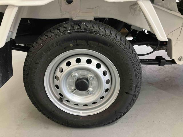 ハイゼットトラックジャンボスタンダード／４ＷＤ／ＣＶＴ／ハイルーフ電子制御式４ＷＤ　ＣＶＴ　ＡＭ／ＦＭラジオ　マニュアルエアコン　ハイルーフ　オーバーヘッドシェルフ　格納式テールゲートチェーン　リクライニング　荷台マット　三方開（三重県）の中古車