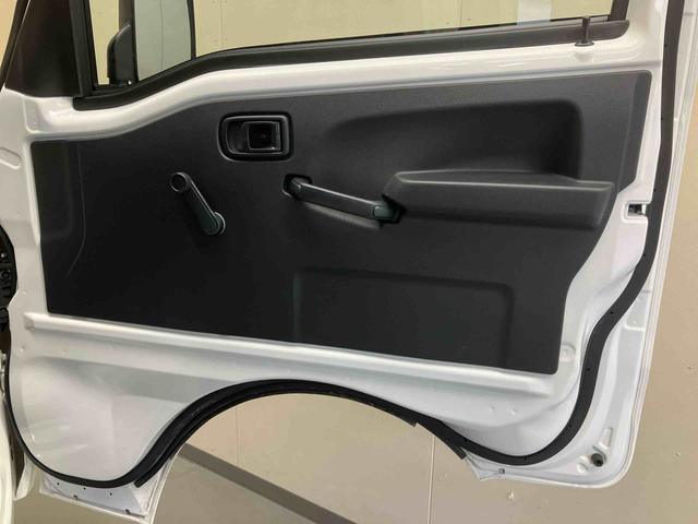 ハイゼットトラックジャンボスタンダード／４ＷＤ／ＣＶＴ／ハイルーフ電子制御式４ＷＤ　ＣＶＴ　ＡＭ／ＦＭラジオ　マニュアルエアコン　ハイルーフ　オーバーヘッドシェルフ　格納式テールゲートチェーン　リクライニング　荷台マット　三方開（三重県）の中古車