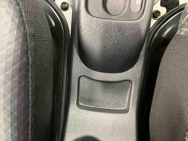 ハイゼットトラックジャンボスタンダード／４ＷＤ／ＣＶＴ／ハイルーフ電子制御式４ＷＤ　ＣＶＴ　ＡＭ／ＦＭラジオ　マニュアルエアコン　ハイルーフ　オーバーヘッドシェルフ　格納式テールゲートチェーン　リクライニング　荷台マット　三方開（三重県）の中古車