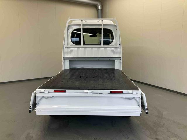 ハイゼットトラックジャンボスタンダード／４ＷＤ／ＣＶＴ／ハイルーフ電子制御式４ＷＤ　ＣＶＴ　ＡＭ／ＦＭラジオ　マニュアルエアコン　ハイルーフ　オーバーヘッドシェルフ　格納式テールゲートチェーン　リクライニング　荷台マット　三方開（三重県）の中古車