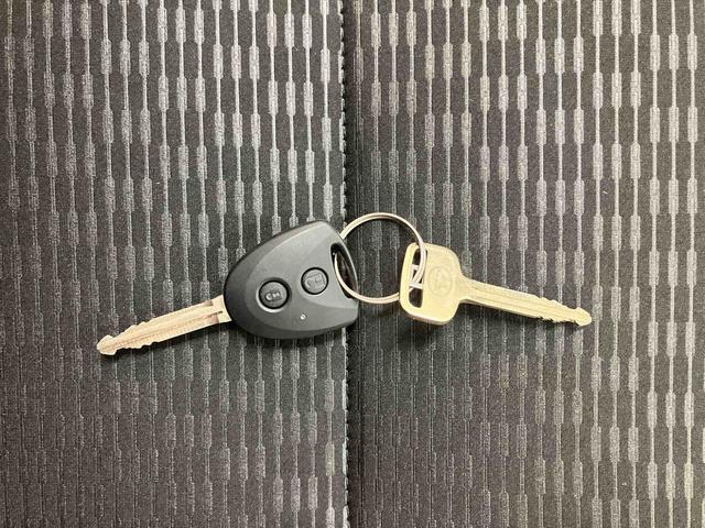 ハイゼットカーゴＤＸ／ＡＭ／ＦＭラジオ／キーレス／パワーウィンドウキーレスエントリー　前席パワーウィンドウ　ＡＭ／ＦＭラジオ　マニュアルエアコン　スクエアボディ　スマートアシスト　インパネシフト（三重県）の中古車