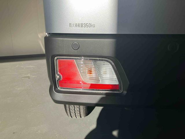 ハイゼットカーゴＤＸ／ＡＭ／ＦＭラジオ／キーレス／パワーウィンドウキーレスエントリー　前席パワーウィンドウ　ＡＭ／ＦＭラジオ　マニュアルエアコン　スクエアボディ　スマートアシスト　インパネシフト（三重県）の中古車