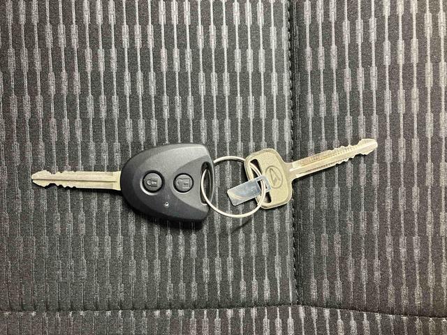 ハイゼットカーゴＤＸ／ＡＭ／ＦＭラジオ／キーレス／前席パワーウィンドウ衝突回避支援ブレーキ　アイドリングストップ　ＡＭ／ＦＭラジオ　キーレスエントリー　オートハイビーム　オートライト　コーナーセンサー　前席パワーウィンドウ　ハロゲンヘッドランプ　マニュアルエアコン（三重県）の中古車