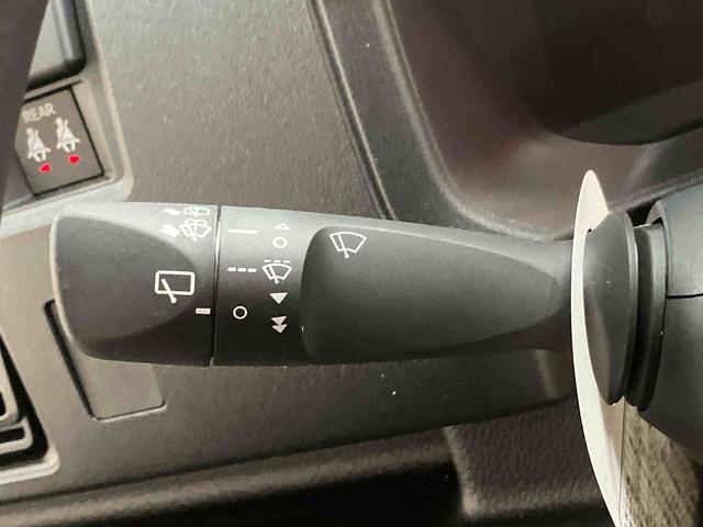 ハイゼットカーゴＤＸ／ＡＭ／ＦＭラジオ／キーレス／前席パワーウィンドウ衝突回避支援ブレーキ　アイドリングストップ　ＡＭ／ＦＭラジオ　キーレスエントリー　オートハイビーム　オートライト　コーナーセンサー　前席パワーウィンドウ　ハロゲンヘッドランプ　マニュアルエアコン（三重県）の中古車