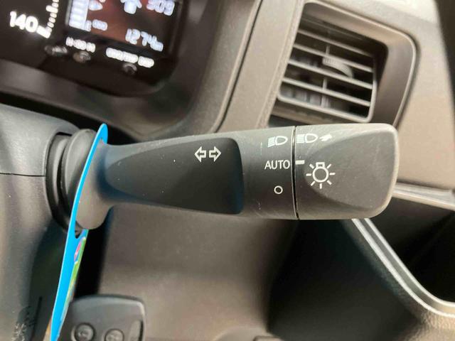 ハイゼットカーゴＤＸ／ＡＭ／ＦＭラジオ／キーレス／前席パワーウィンドウ衝突回避支援ブレーキ　アイドリングストップ　ＡＭ／ＦＭラジオ　キーレスエントリー　オートハイビーム　オートライト　コーナーセンサー　前席パワーウィンドウ　ハロゲンヘッドランプ　マニュアルエアコン（三重県）の中古車