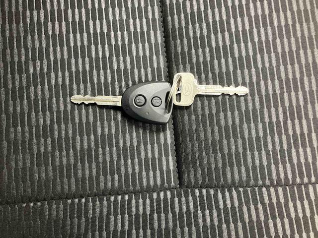 ハイゼットカーゴＤＸ／両側スライドドア／キーレス／前席パワーウィンドウＡＭ／ＦＭラジオ　キーレスエントリー　マニュアルエアコン　前席パワーウィンドウ　ハイルーフ　オーバーヘッドシェルフ　手引き式パーキングブレーキ　スマートアシスト　コーナーセンサー　ユースフルナット（三重県）の中古車