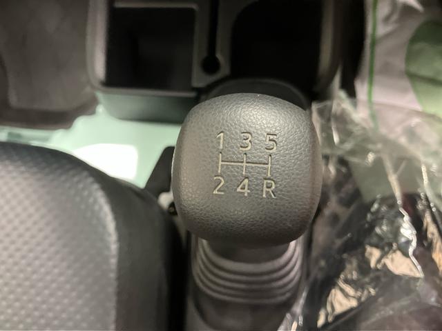 ハイゼットトラックスタンダード／４ＷＤ／５ＭＴラジオ　マニュアルエアコン　スマートアシスト　オートハイビーム　コーナーセンサー　パワーステアリング　スマートアシスト　ゲートプロテクター　ガードフレームプロテクター　バイザー（三重県）の中古車