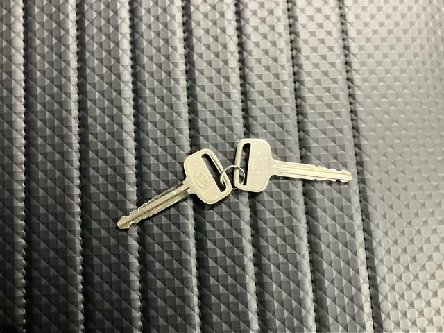 ハイゼットトラックスタンダード／４ＷＤ／５ＭＴラジオ　マニュアルエアコン　スマートアシスト　オートハイビーム　コーナーセンサー　パワーステアリング　スマートアシスト　ゲートプロテクター　ガードフレームプロテクター　バイザー（三重県）の中古車